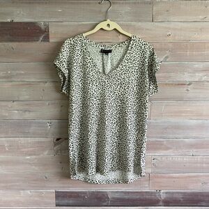 Bobeau gray white leopard print top size medium